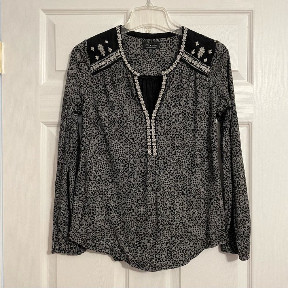 ✖️SOLD✖️ Lucky Brand - Black & White Long Sleeve